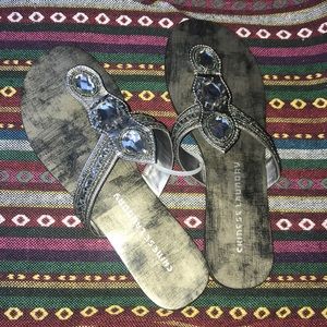 Super cute sandals! SIZE 8.5 fit like a 7.5